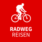 Rotes Logo mit weißer Silhouette eines Radfahrers mit Rucksack auf einem Fahrrad über dem Text 'RADWEG REISEN' in weißen Großbuchstaben.