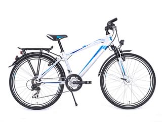 Weißes Jugendfahrrad mit blauen Akzenten, Gepäckträger, Ständer und Federgabel vor weißem Hintergrund.