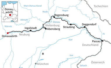Map showing cycling route along Danube River from Donauwörth through Regensburg, Straubing, Deggendorf to Passau with towns and rivers marked.