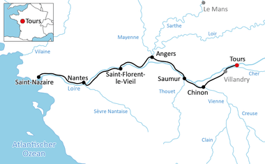 Karte mit Radweg entlang der Loire von Saint-Nazaire nach Tours über Nantes, Angers, Saumur und Chinon mit Flüssen und Städten.