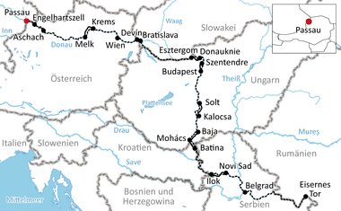 Karte mit Radroute entlang der Donau von Passau durch Österreich, Slowakei, Ungarn, Kroatien, Serbien nach Belgrad mit wichtigen Städten.