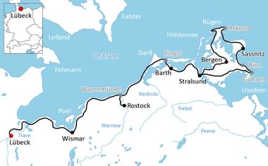 Karte mit Radroute entlang der Ostseeküste von Lübeck über Wismar, Rostock, Stralsund, Bergen nach Sassnitz auf Rügen.