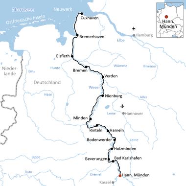 Karte des Weser-Radwegs durch Deutschland von Cuxhaven an der Nordseeküste bis Hann. Münden, vorbei an Städten wie Bremen und Minden.