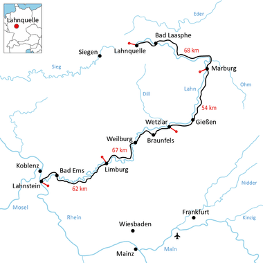 Karte des Lahn-Radwegs von Lahnquelle bis Lahnstein über Marburg, Gießen, Wetzlar, Weilburg, Limburg und Koblenz mit Etappenlängen.